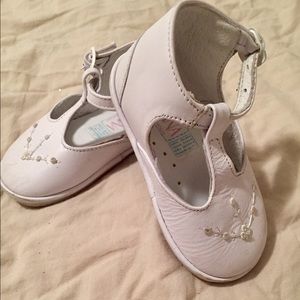 NWOT Girl Size 4 Leather Mary Jane Shoes